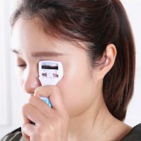Women Safe Manually Plastic Eyelash Clip Makeup Eyelash Curler 